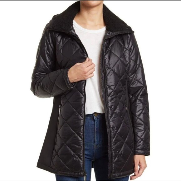 BCBGeneration Jackets & Blazers - Bcbg black quilted puffer mixed media fleece collar spandex light weight coat